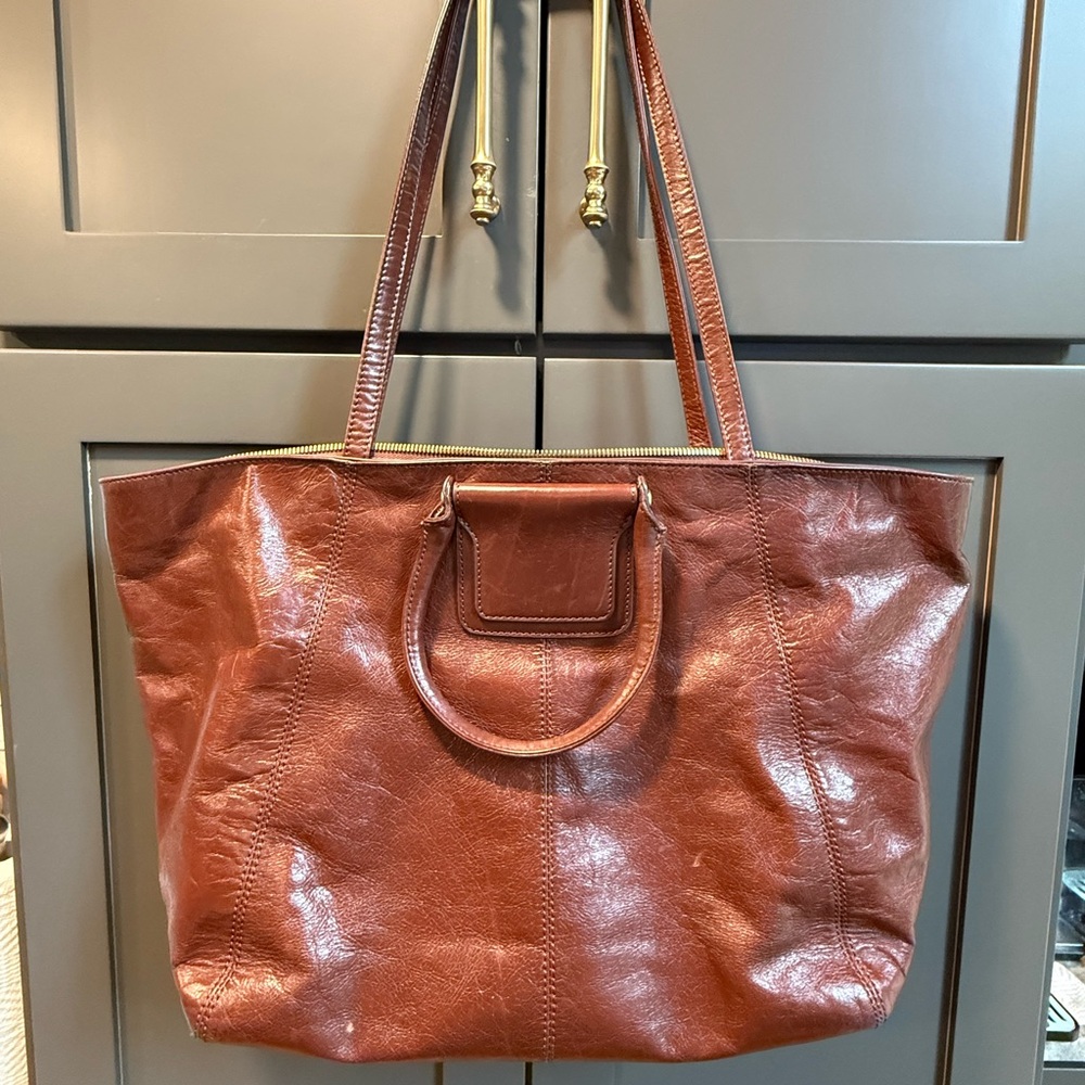 Hobo Shiela East West Tote in polished leather - chocolate color
